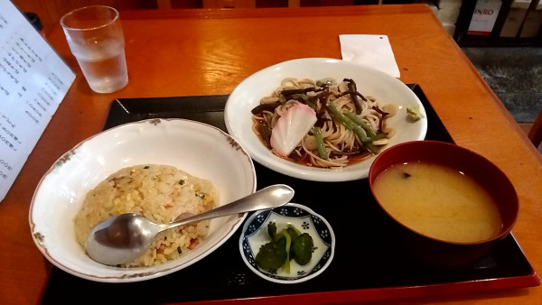 「山菜そば（炒飯とのランチセット７８０円）」@ごめんやの写真