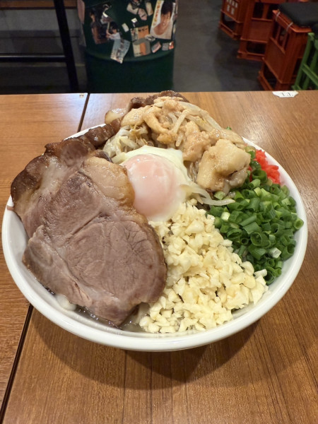 「油そば　ぶたトリプル」@ぶたまつりの写真