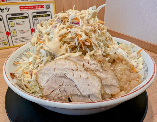 「小冷やし中華1200円(全マシ)」@ラーメン豚山 与野本町店の写真