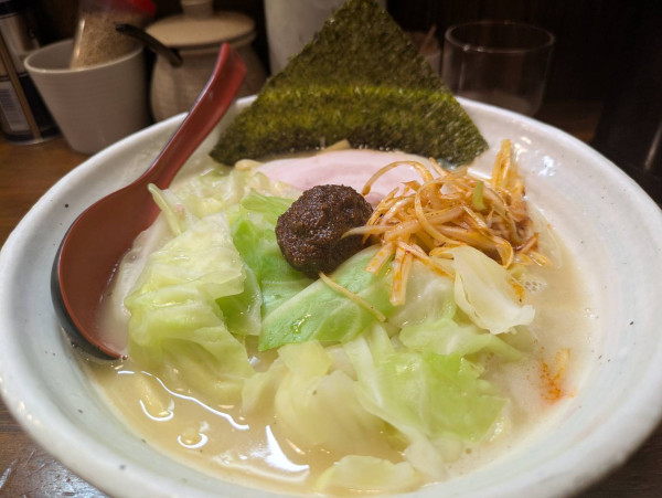 「熟成練り醤油ラーメン(900円)」@『 』(無銘)の写真