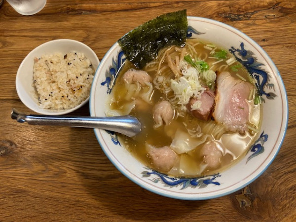 「ワンタン麺＋かやくごはん」@松波ラーメン店の写真