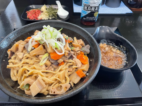 「筑前煮まぜそば➕追い飯」@つけ麺 どでんの写真