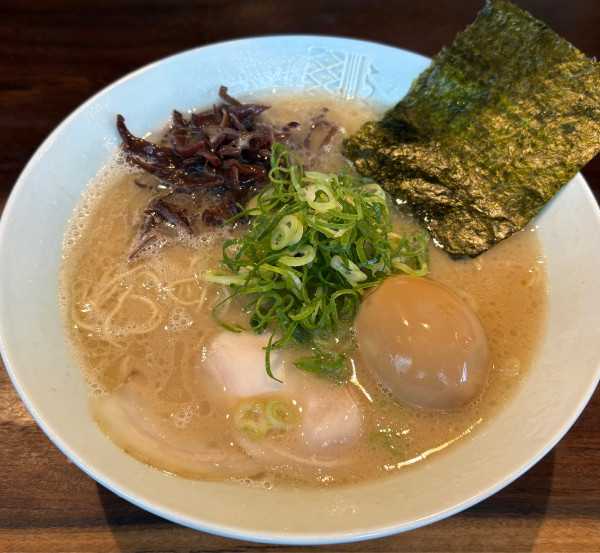 「ラーメン＋煮玉子＋替玉＋無料ライス」@博多濃麻呂 二子玉川2号店の写真