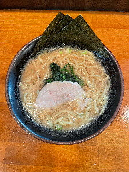 「ラーメン(800円)麺固め」@横浜家系ラーメン だるま家3 逗子店の写真