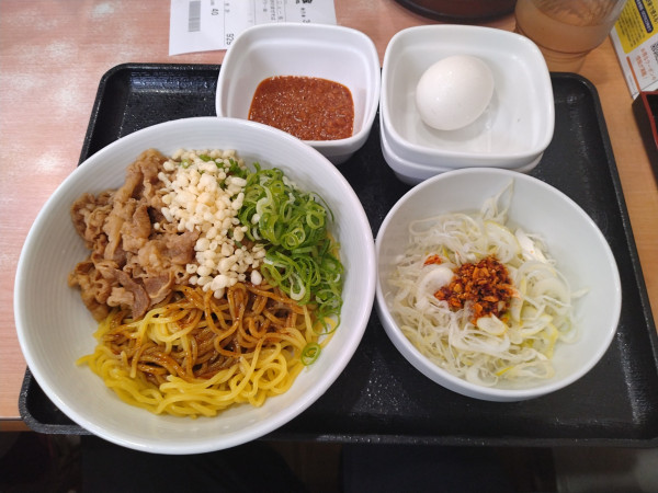 「牛玉スタミナまぜそば¥767+ねぎラー油¥162-」@吉野家 北小金店の写真