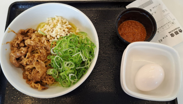 「まぜそば767円」@吉野家 4号線一関店の写真