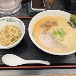 とんこつ　半チャーハン