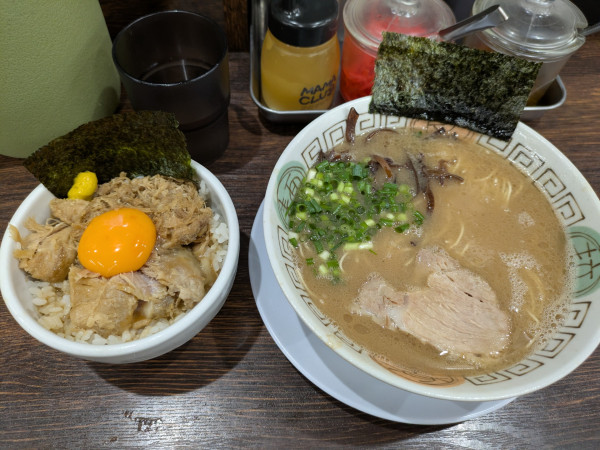 「らーめん➕替え玉✖️2➕肉まぜ丼」@博多長浜らーめん 楓神の写真