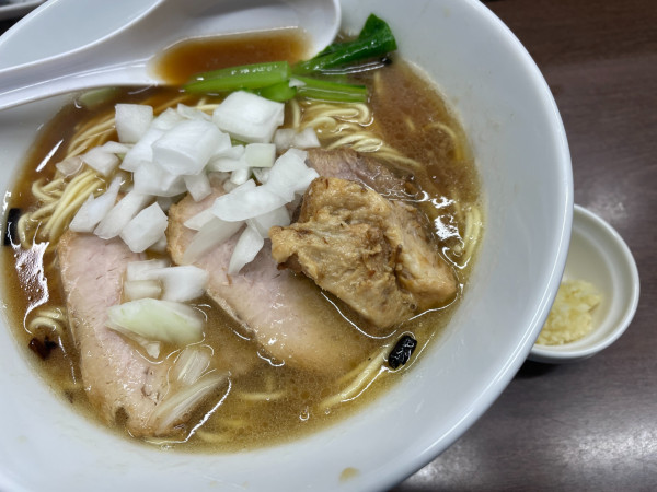 「焦がし醤油ラーメン：950円＋トッピングニンニク：50円」@福麺 春美の写真