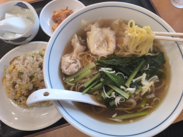 「今週の定食 ワンタン麺＋半炒飯(850)」@紅華苑の写真