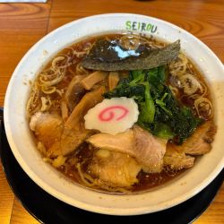 生姜醤油ラーメン　880円　麺硬め