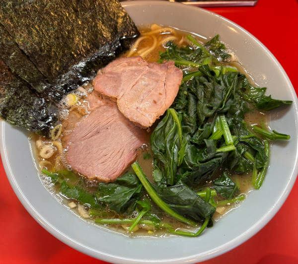 「ラーメン+ほうれん草」@横浜家系ラーメン 黄金家 鴨居店の写真
