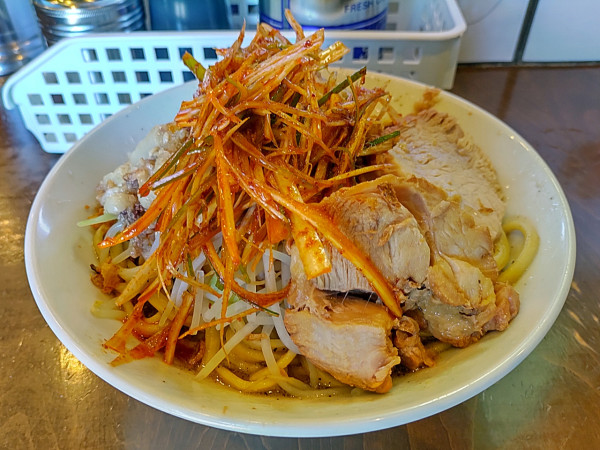 「汁なし 小 塩 辛いネギ」@麺屋 歩夢の写真