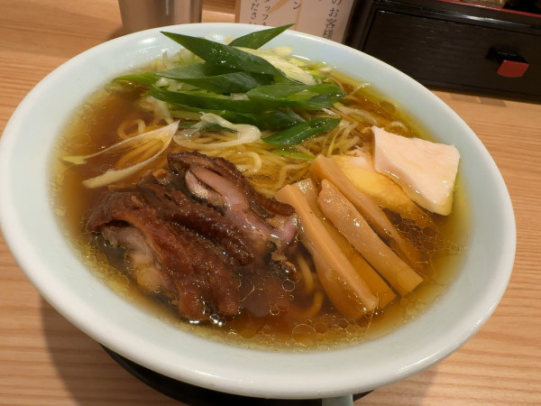 「醤油らーめん」@笠岡ラーメン TAKETONBO 新富町店の写真