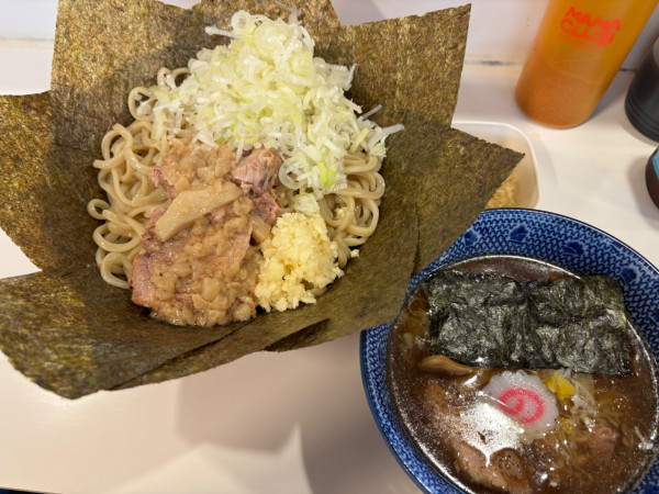 「[限定]ギョットンつけ麺+豚1枚+海苔+ネギ+生姜」@ハイパーファットンの写真