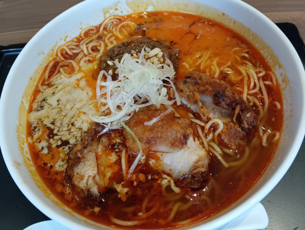 「飯田商店店主監修）担々麺Neo分離の魔力際立つスパイス1495」@デニーズ 千歳船橋店の写真