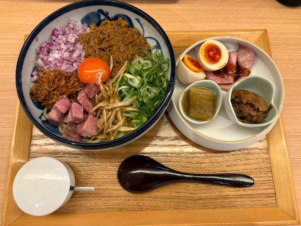 「特製盛りさんりょう流まぜそば」@柳橋さんりょうの写真