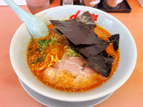 「辛味噌ラーメン　830円」@ラーメン山岡家 上尾店の写真