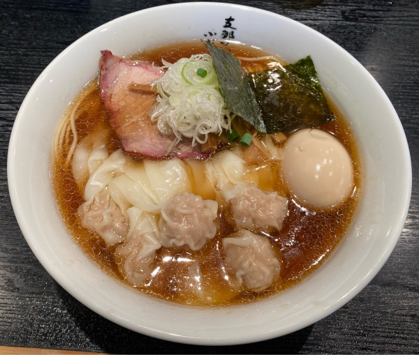 「ワンタンメン 醤油 味玉 Beer」@支那ソバ 小むろの写真