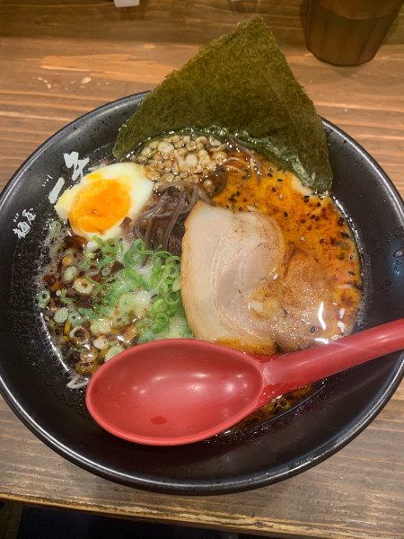 「黒ラーメン」@麺屋 一矢の写真