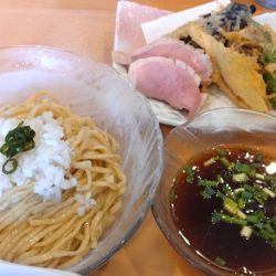 (夏季限定)季節野菜の天麩羅と合鴨の冷やしつけ蕎麦