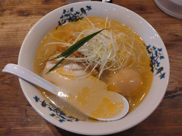 「柚子塩ラーメン(中細麺)¥850+味玉¥:150-」@柚子と煮干ラーメン ゆず葉の写真