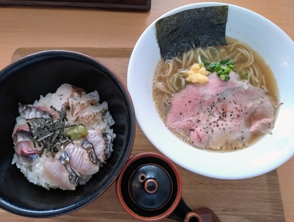 「【限定】アラ出汁塩らーめんと海鮮丼のセット￥1300」@FREEATの写真