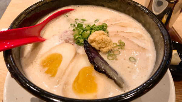 「味噌鶏白湯DX」@白鶏舎 マーブルロード店の写真