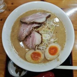 チャーシューめん(ｺﾞﾏ味噌)+味付玉子  ﾒﾝﾏ抜き