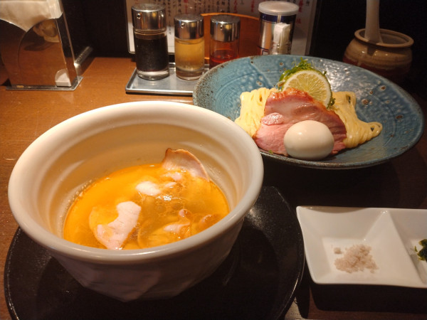 「つけ蕎麦 塩＋奥久慈卵の味玉」@麺や 虎徹の写真