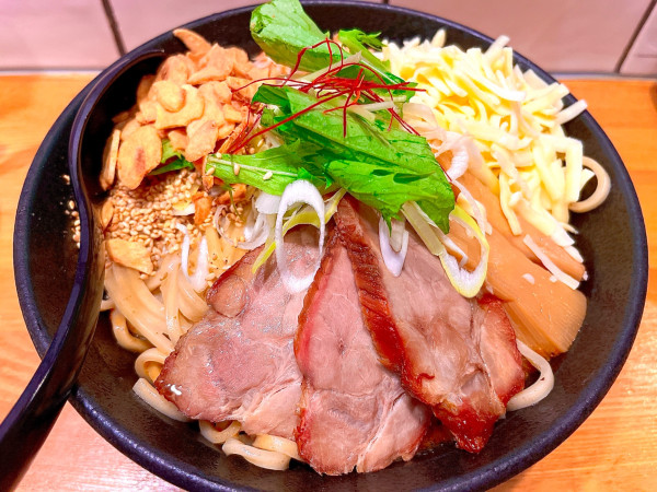 「辛味噌まぜそば（950円）、チーズ（CP）」@つけめん・まぜそば むじゃきの写真