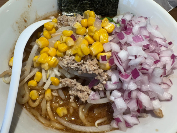 「[限定]みそこってりラーメン(大)+紫玉葱」@ミタバラボの写真