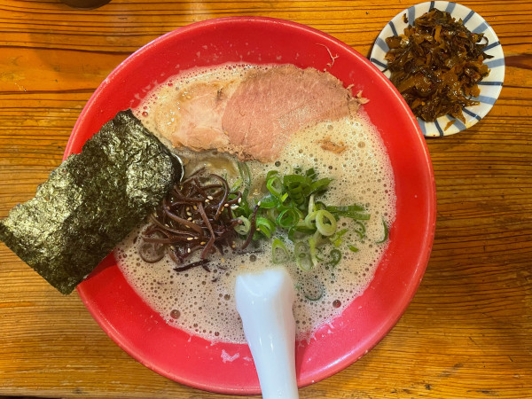「ラーメン、辛子高菜」@元祖長浜 大学ラーメンの写真