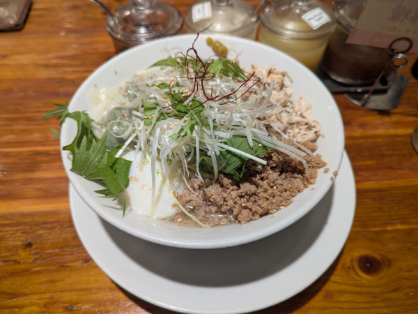 「冷やし塩鶏わんたんめん」@広州市場 西新宿店の写真