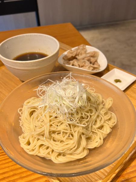 「鶏と鰹の冷やしつけ麺」@貝出汁ラーめん クラムの写真