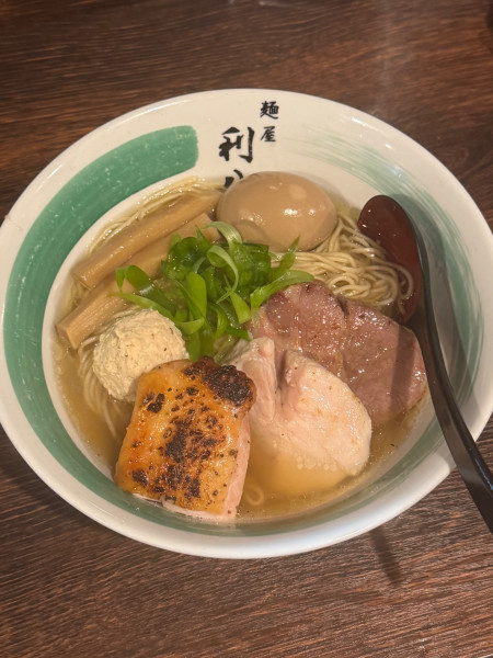 「地頭鶏らぁめん」@自家製麺 麺屋 利八の写真
