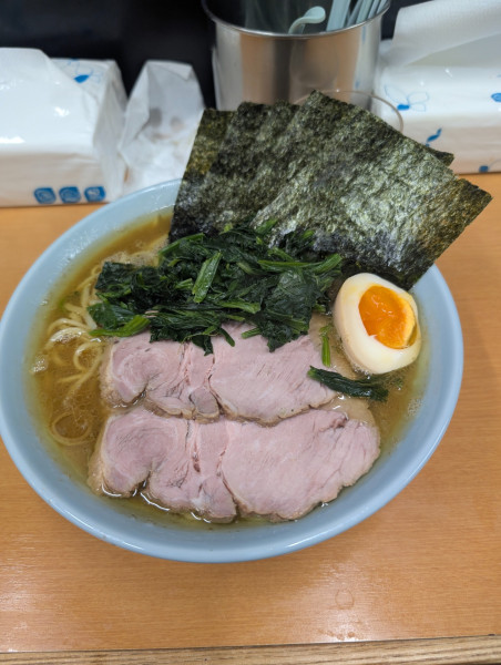 「特製ラ〜メン中、ほうれん草」@横浜らーめん 武蔵家 綾瀬店の写真