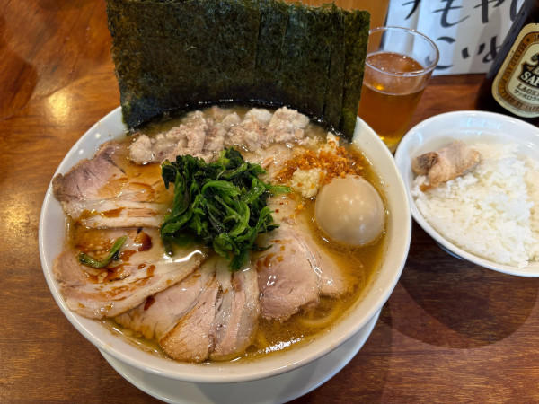 「家系チャーシューうどん　のりTP」@肉うどん さんすけの写真