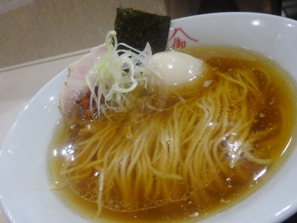 「煮卵入り拉麺　1,380円」@御山拉麺の写真