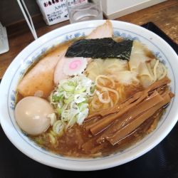 ワンタンメン 1000円 煮玉子