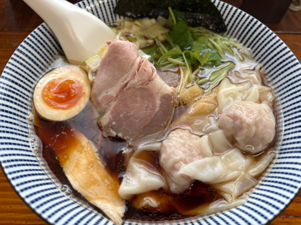 「わんたん煮干そば黒醤油（大盛）」@中華そば よしかわの写真