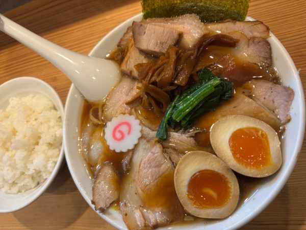 「しょうゆチャーシューメン＋味玉＋ライス」@オランダ軒の写真