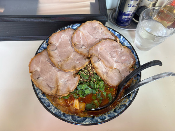 「勝浦タンタン麺（900）チャーシュー（300）ライスサービス」@ビンギリの写真