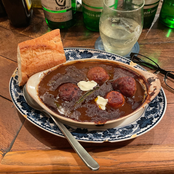 「ミートボール・カレーシチュー/バケット添え」@ハングリー・ハンフリーの写真