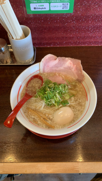 「背脂醤油ラーメン880+クーポン味玉」@豊潤らあめん  三代目 紀守の写真