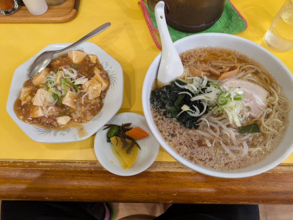 「ラーメン・半麻婆丼」@満腹ラーメン 富田屋 旗の台東口店の写真
