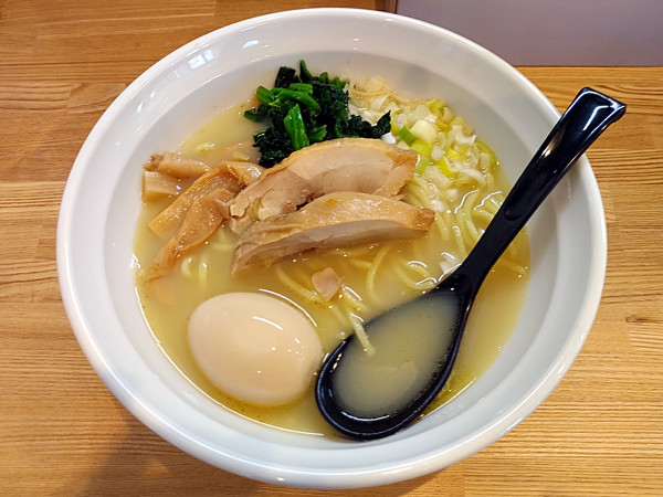 「鶏塩味玉」@はとり亭の写真