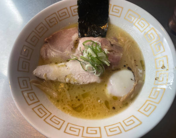 「鶏白湯らぁ麺」@麺や くろえもんの写真