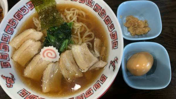 「肉らーめん(薫製たまご背脂にんにく)」@ラーメン・肉丼 ぼく、伊藤の写真