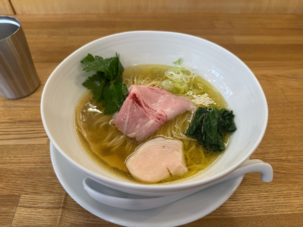 「サフランの塩そば」@中華そば きなりの写真